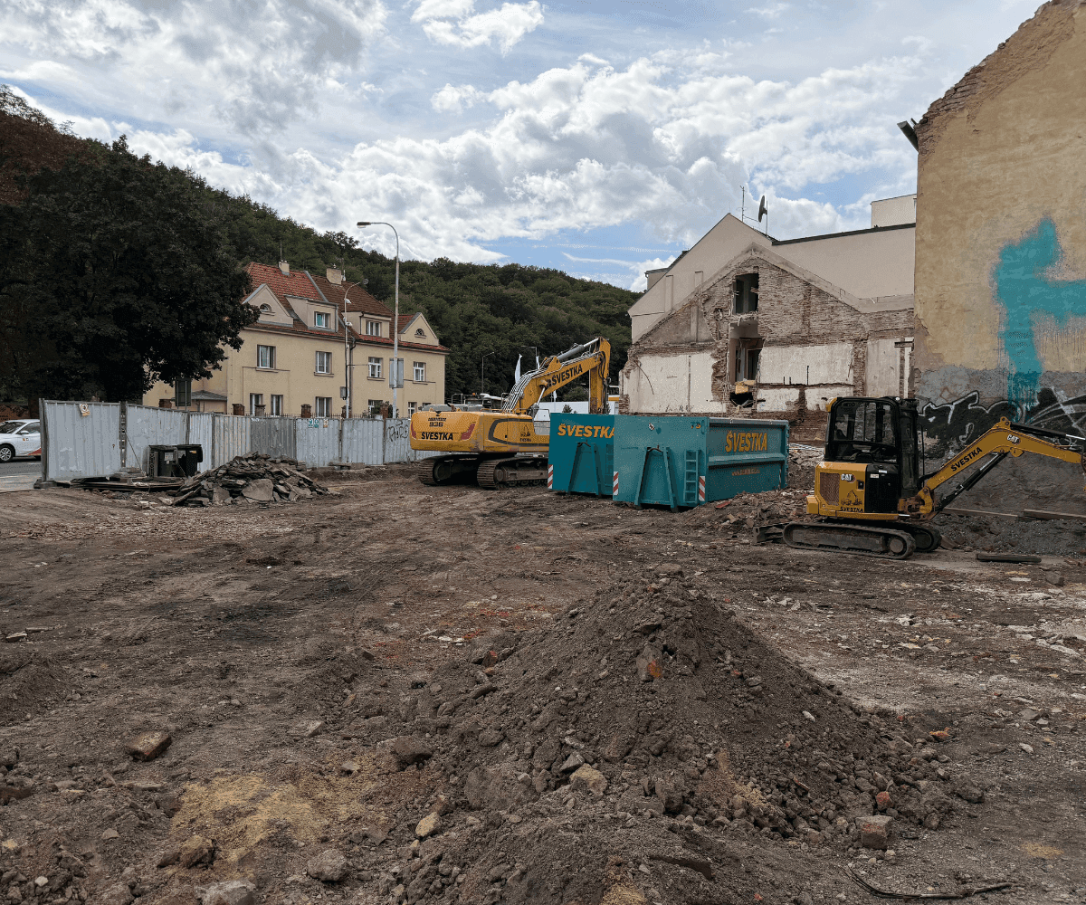 V2 Rezidence: Pokračují demoliční práce